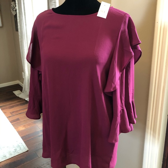 LOFT Tops - NWT Loft blouse- size medium.